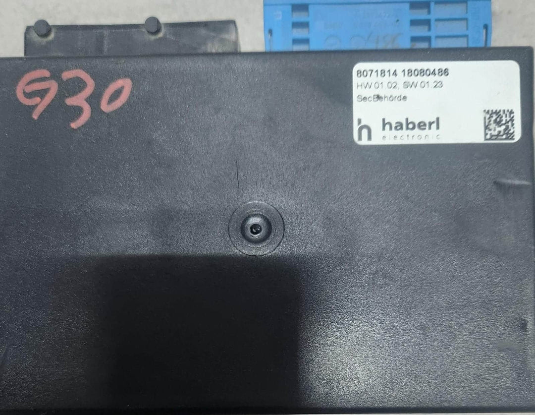 2018-2020 BMW 520i Authority Control Module 8071814  5 Series G30 G31 OEM