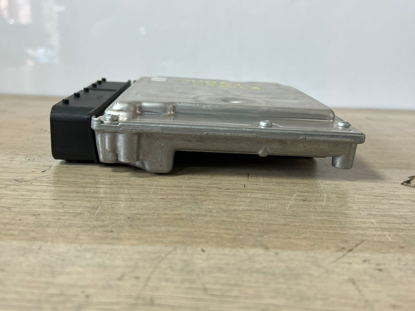 2010-2015 BMW X1 E87 N47D Engine Control Unit 8506442