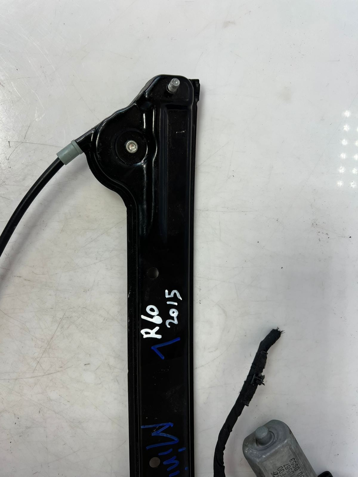 2011-2016 Mini Cooper Countryman Front Window Regulator With Motor 9800565