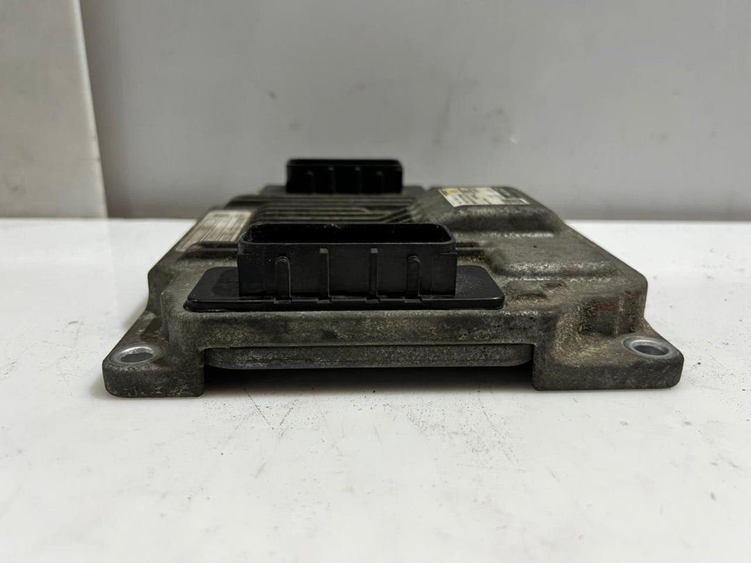 Mitsubishi Fuso Fighter H24 FK64F Engine Control Unit 1125000370 ME306431