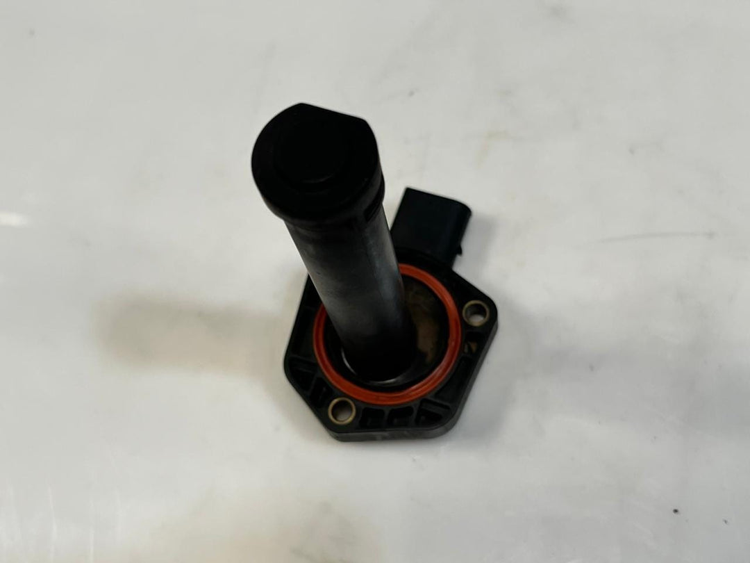2006-2007 BMW 530xi E60 F70 F10 F07 F12 F25 Engine Oil Level Sensor 7567722 OEM