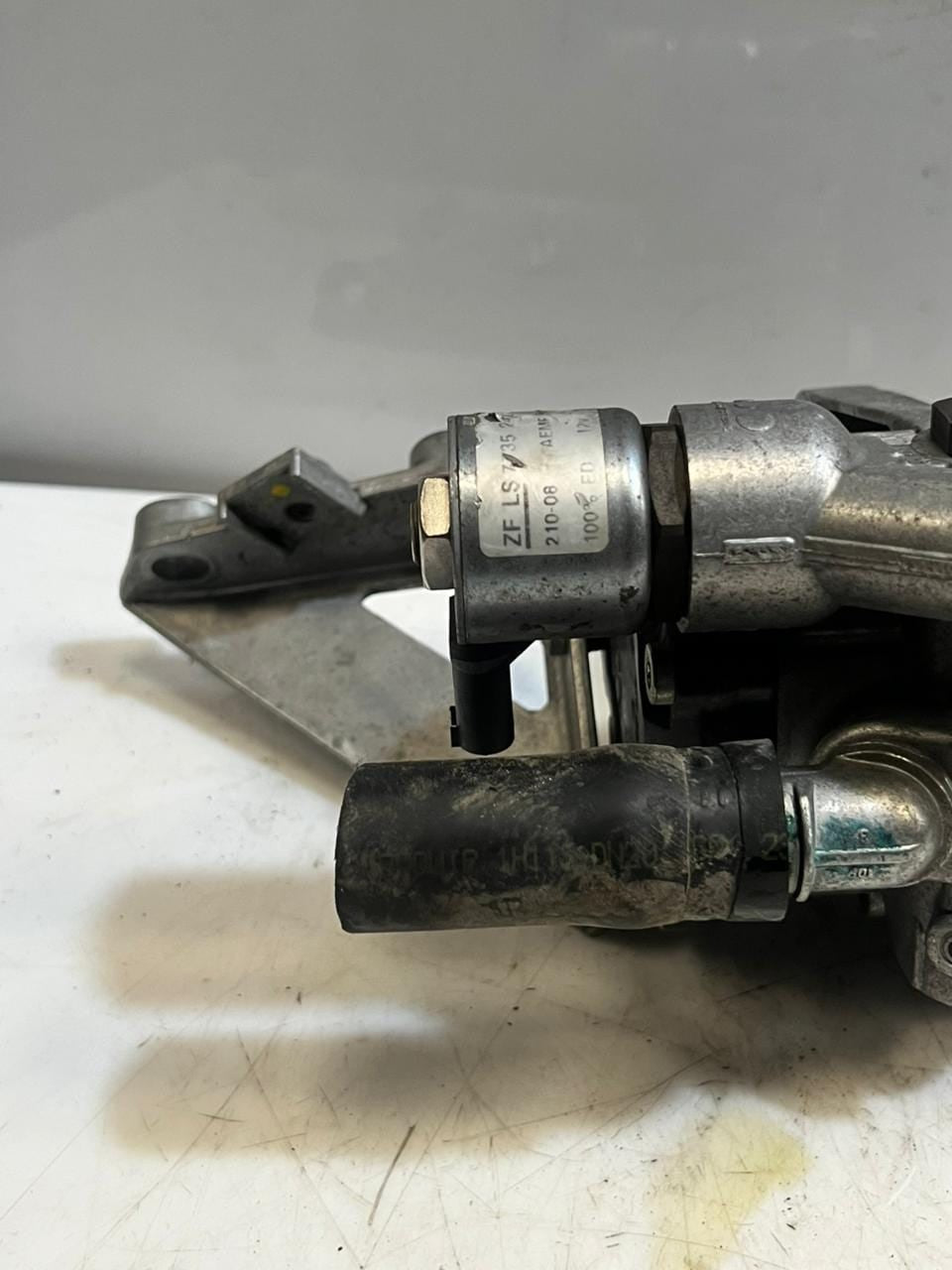 2008-2010 BMW 528i E81 E87 E90 E91 N52B25 2.5P Power Steering Pump 7539015 OEM
