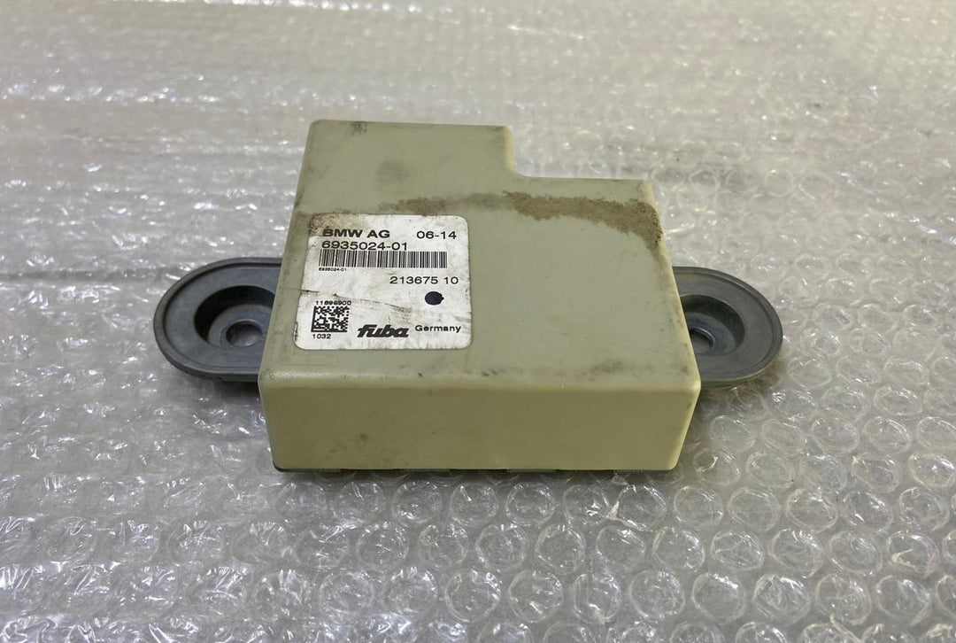 OEM BMW X5 E70 Radio Antenna Amplifier Control Module Unit 6935024