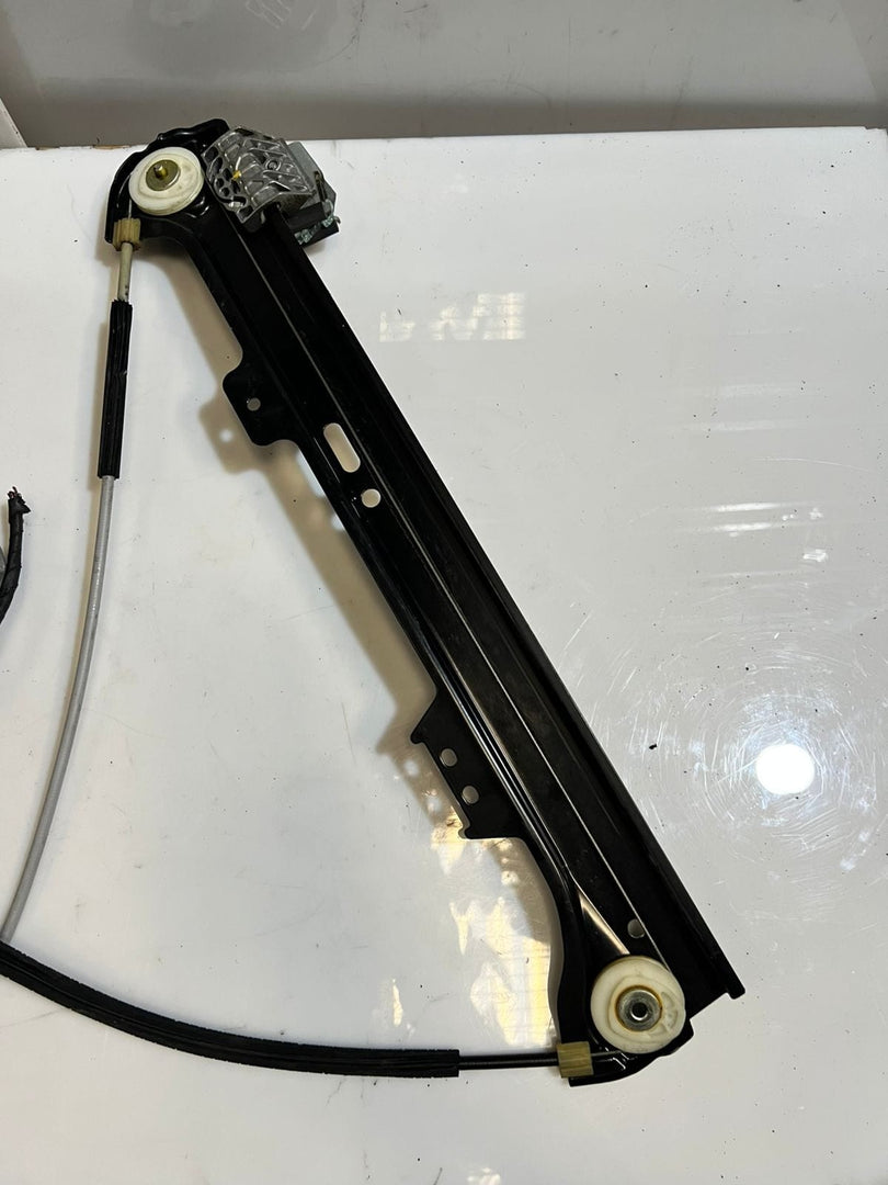 2006-2010 BMW 550i 5 Series E60 E61 Front Right Window Regulator 7184384 OEM