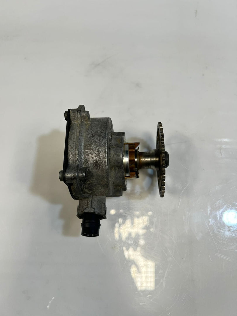 2015-2018 BMW M3 X5 F15 SDRIVE Brake Vacuum Pump Sprocket Gear 7516128 OEM