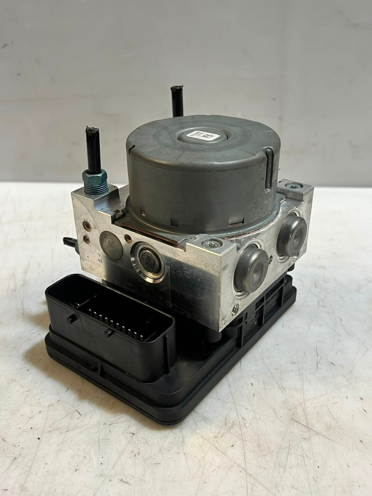 2018 BMW 320i F30 F31 F32 Abs Pump Control Module 6881172 OEM