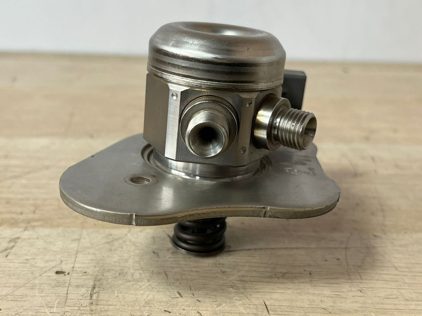 BMW High Pressure Fuel Pump 7562473 E60 E90 E81 E87 E88 E91 E92 E93 N43 1.6 2.0