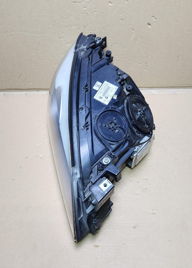 BMW Xenon Headlight Right Bi Xenon 7225230 7 Series F01 F02