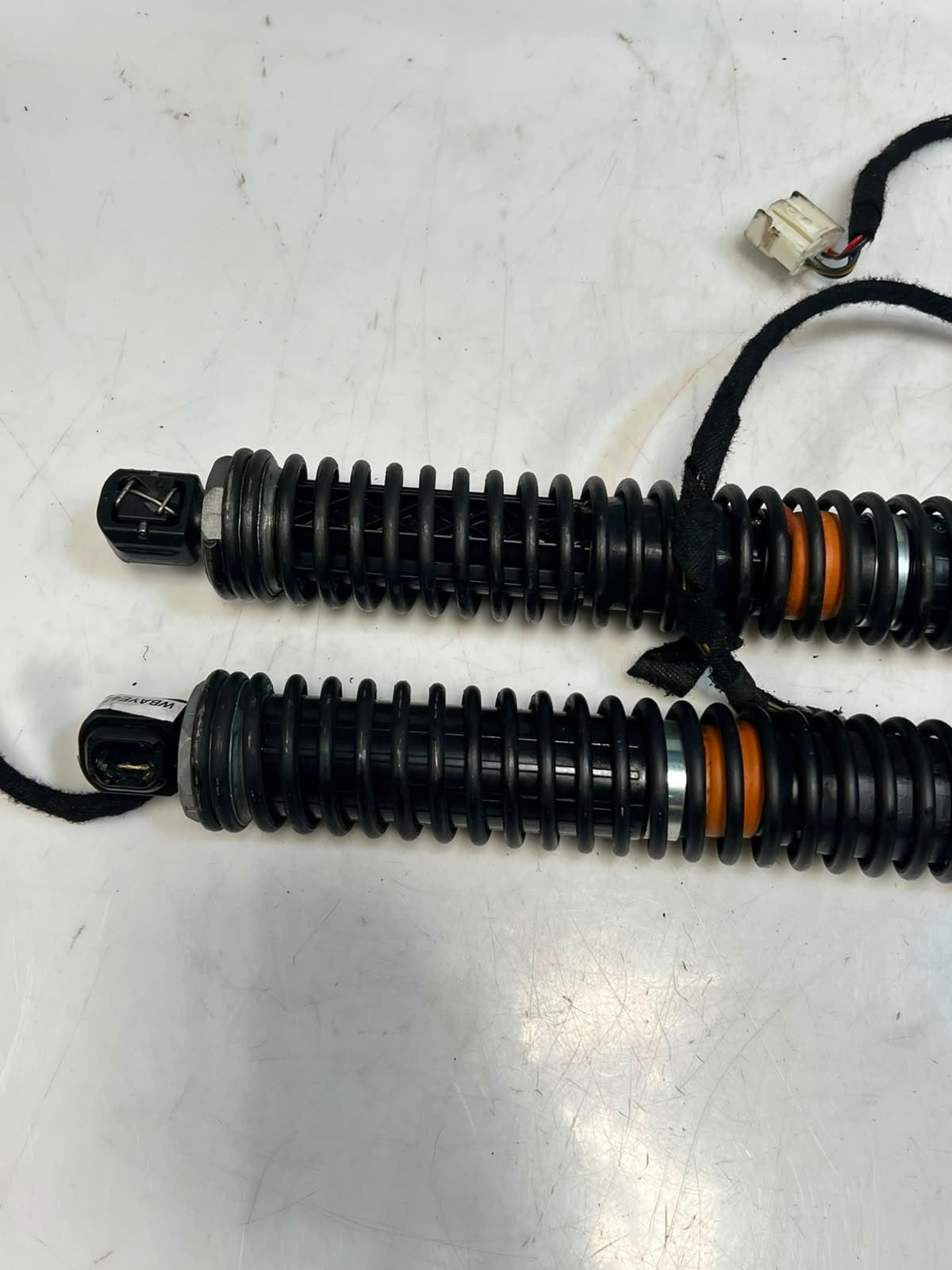 2009 BMW 7 Series F01 F02 F03 F04 750i TAILGATE Trunk Strut Damper 7185713 OEM
