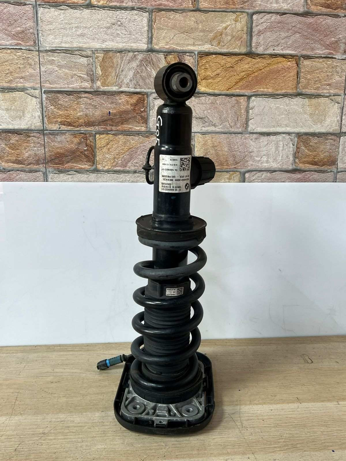 2019-2023 BMW X5 Shock Absorber 6869023 rear left G05 X5 VDC 