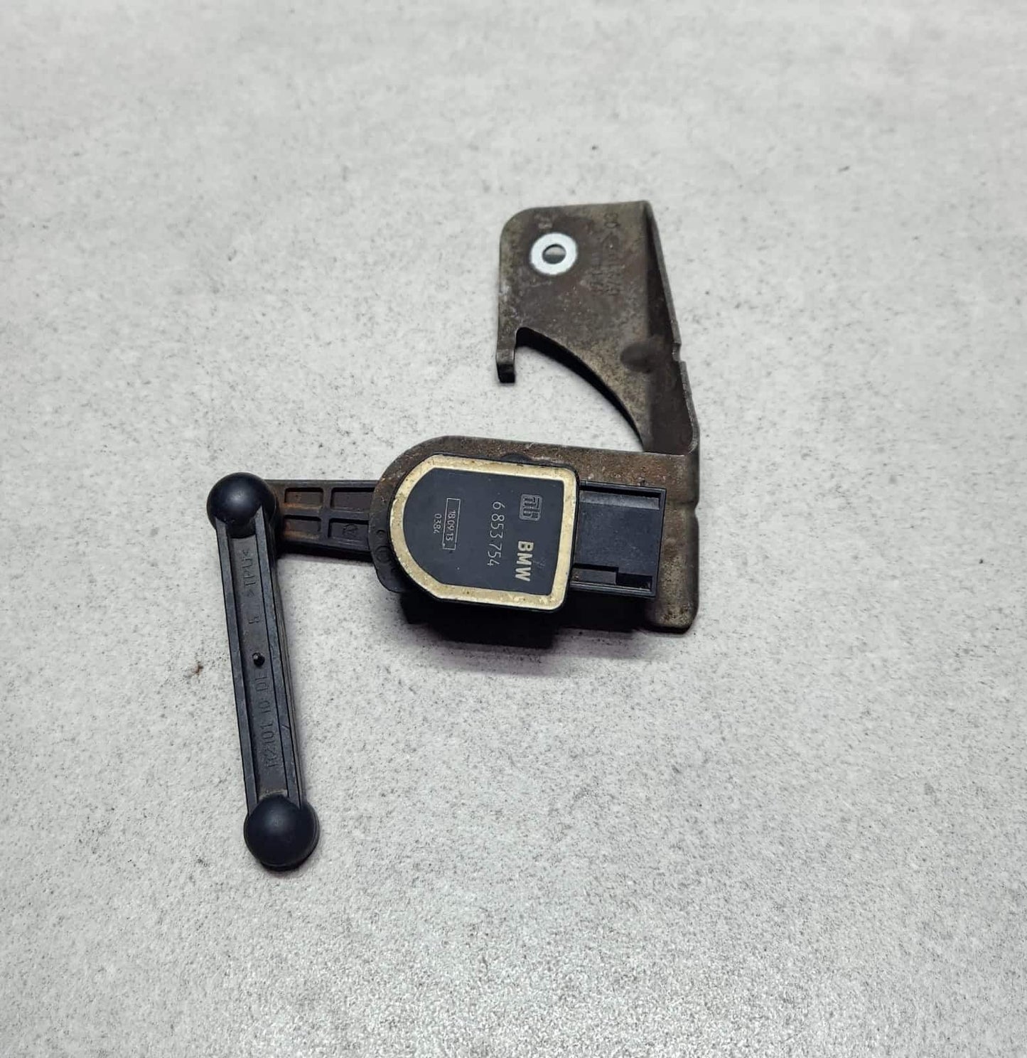 BMW Headlight Level Sensor Front 6853754  3 Series E90 E91 E92 X1 E84 and X5