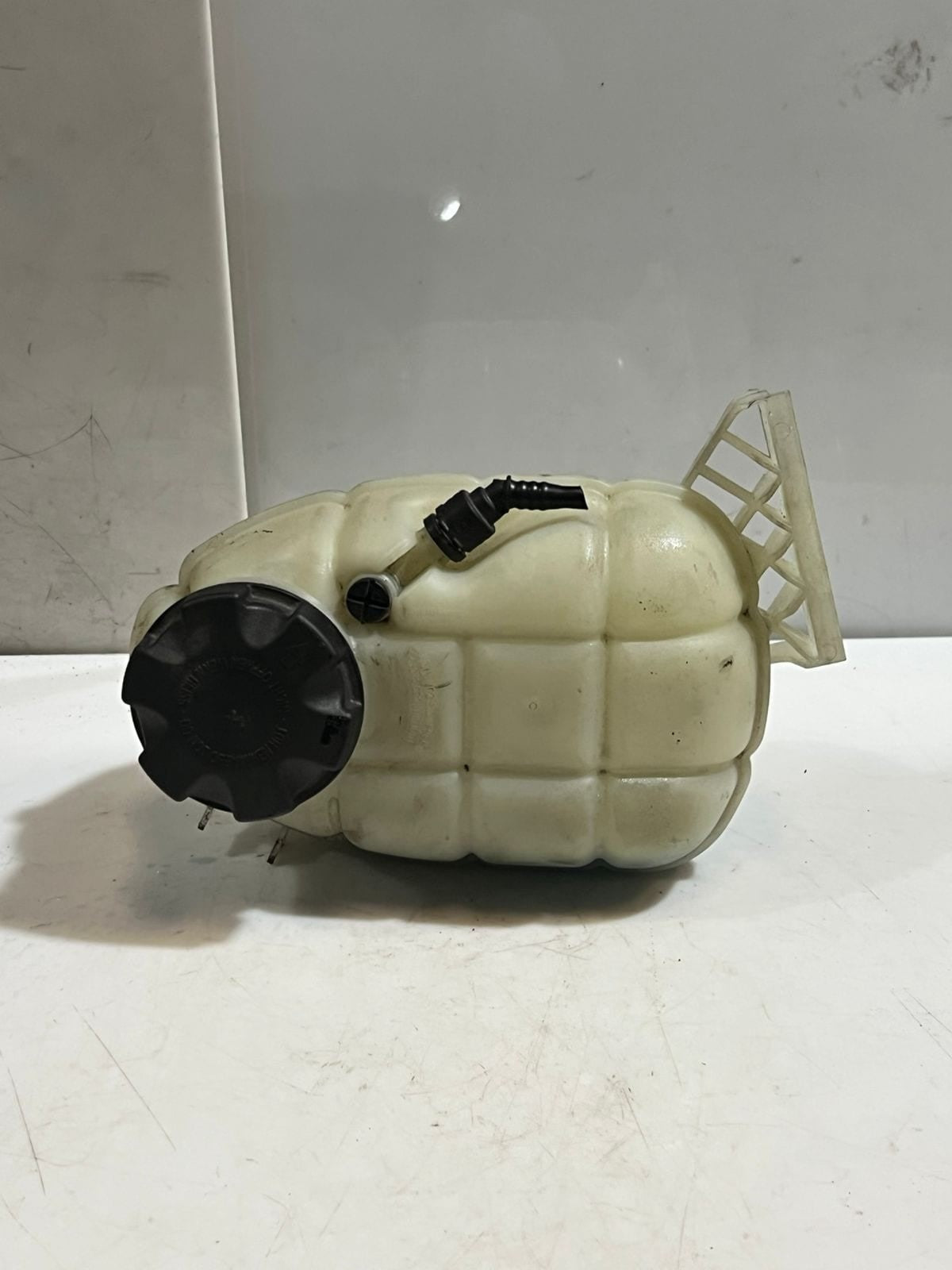 BMW 1 2 3 4 SERIES F20 F21 F30 F32 F36 RADIATOR Coolant Expansion Tank 7609468