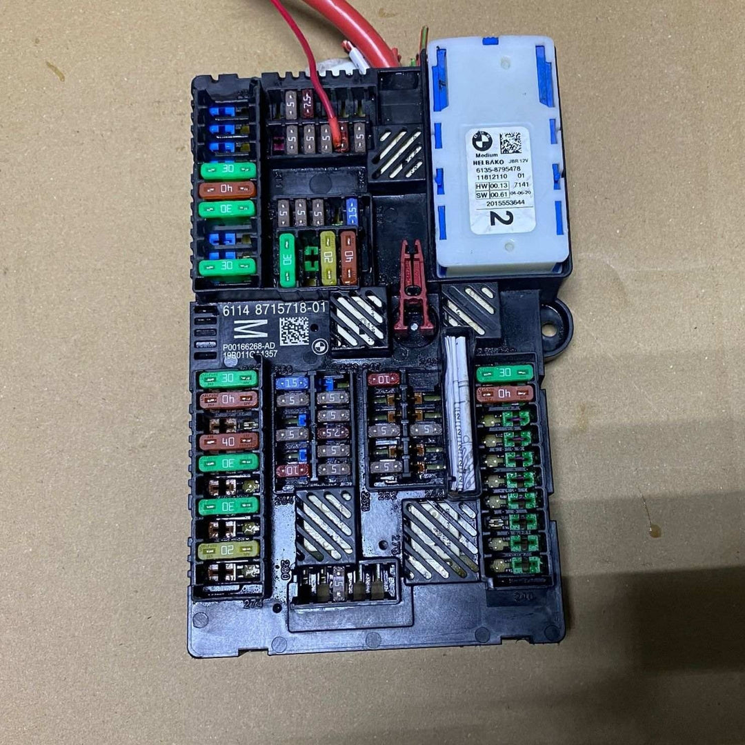 2018-2022 BMW 330i Fuse Box 8715718  330i G20 