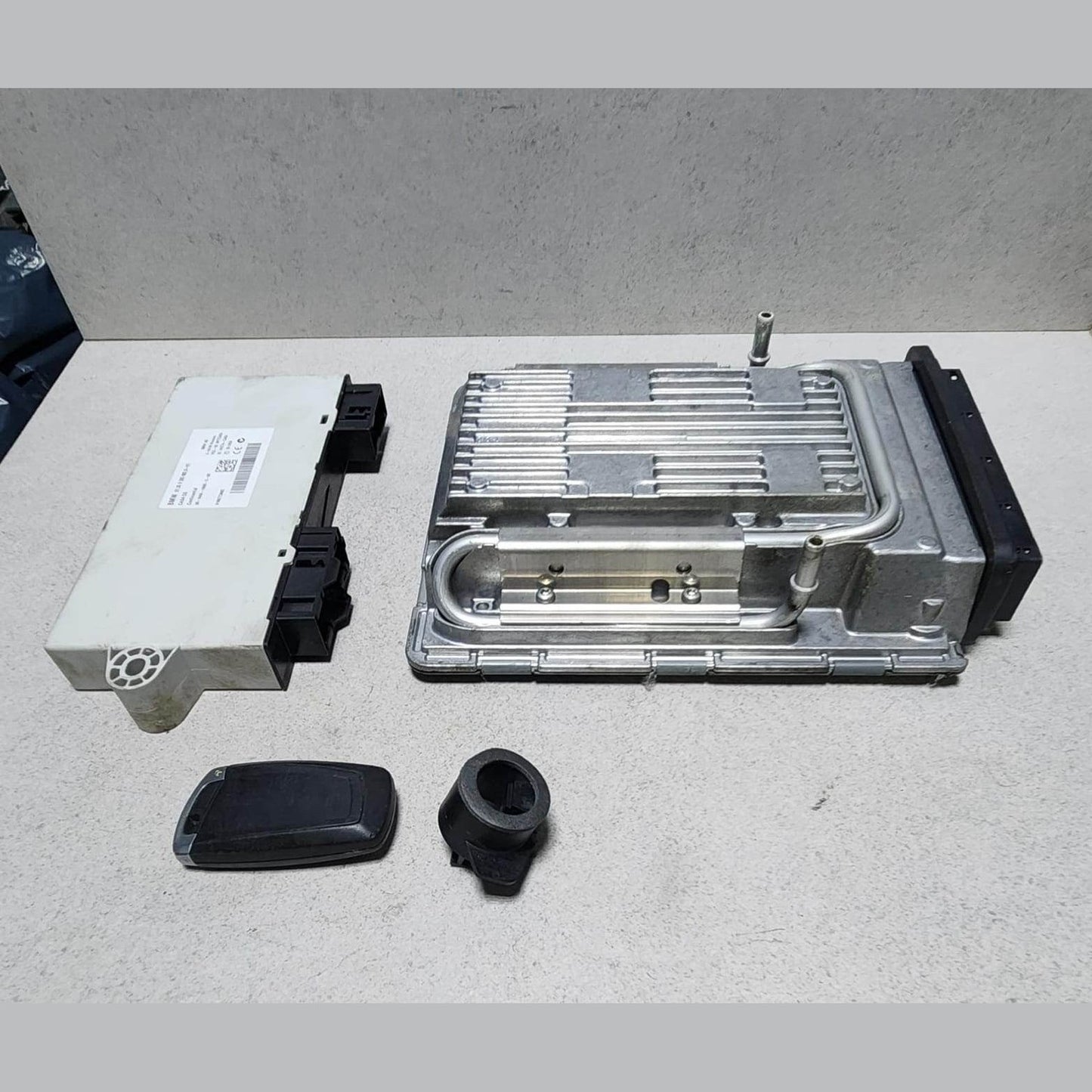 2009-2012 BMW 750i Engine Control Module 7598345