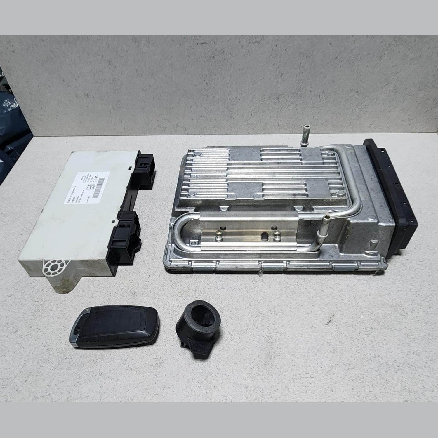 2009-2012 BMW 750i Engine Control Module 7598345