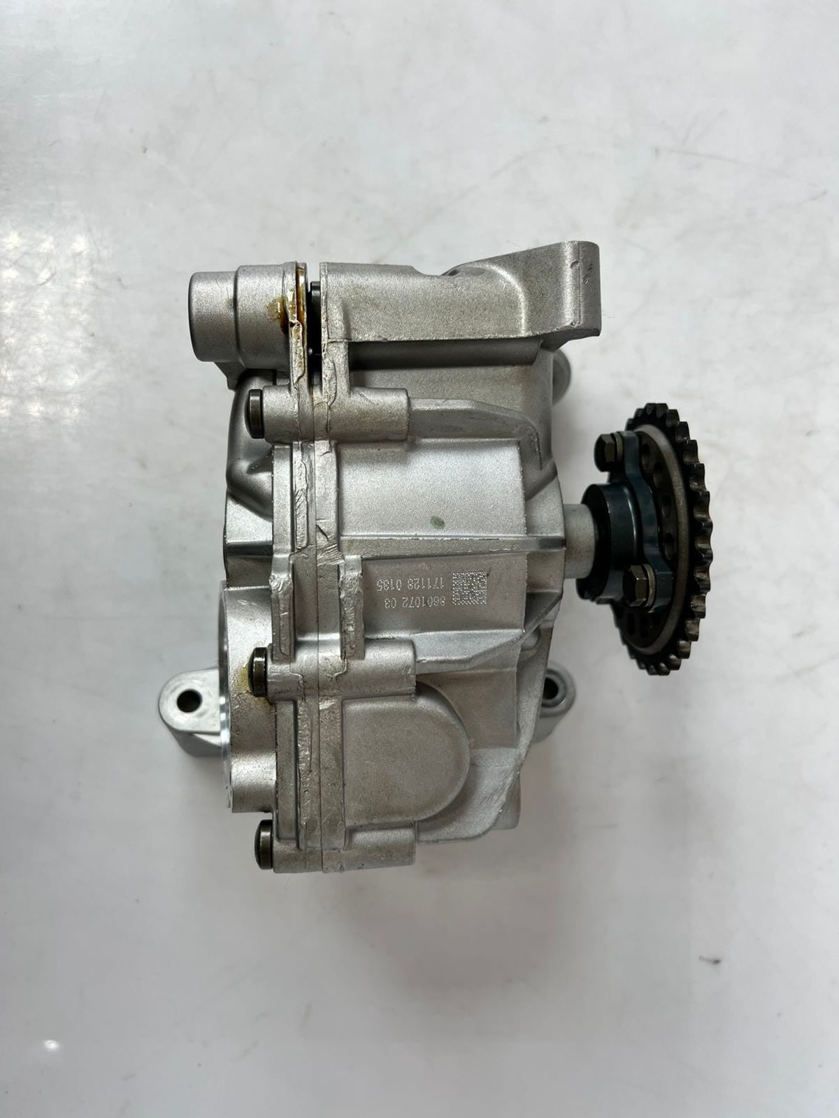 2016-2019 BMW 5 Series G30, X5 xDrive M50i Engine Oil Pump Assembly 8601072 OEM