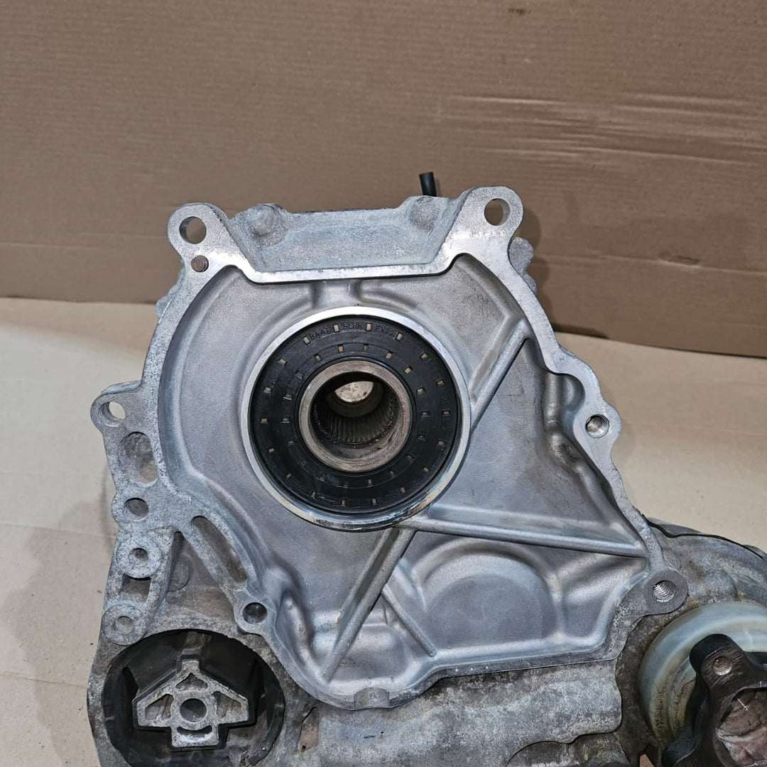 2013-2018 BMW F30 320i xDrive Transfer Case 7505374 ATC35L XDRIVE