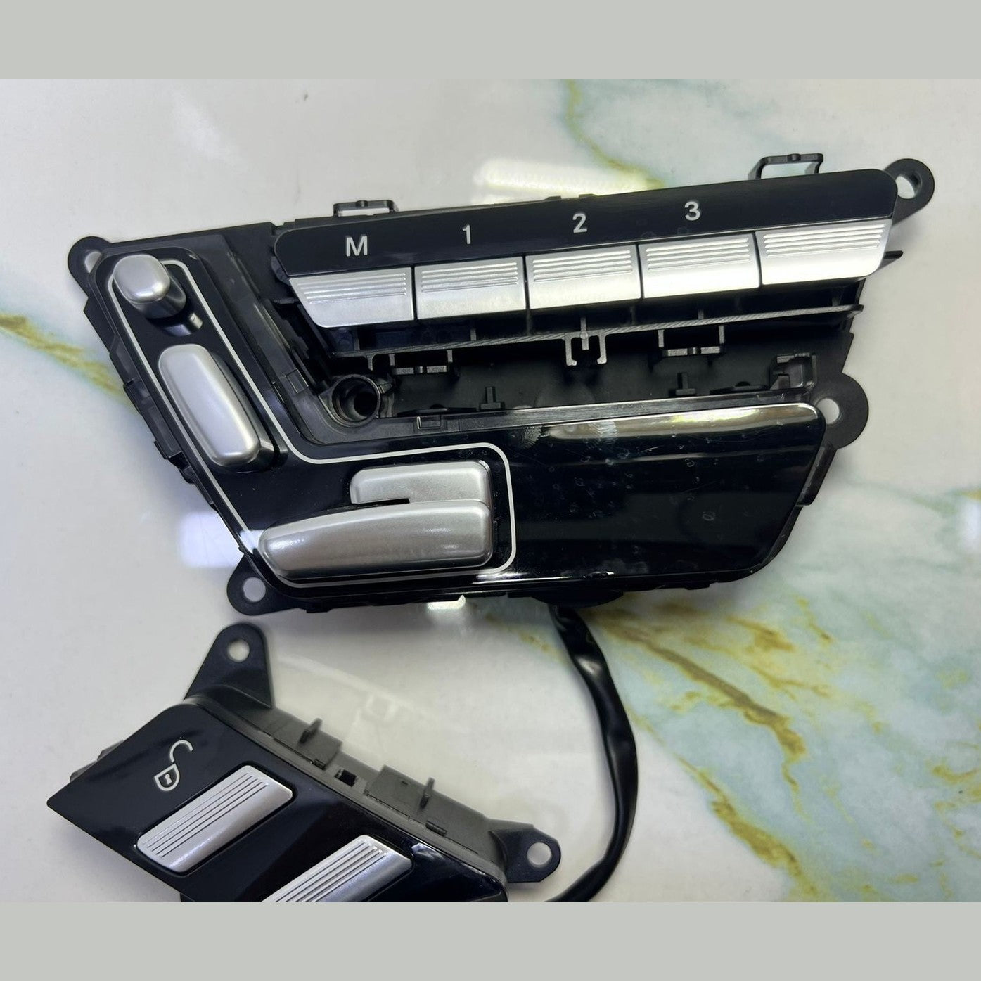 Mercedes-Benz Front Passenger Seat Control Switch Unit A221 8701879 W221 S-Class