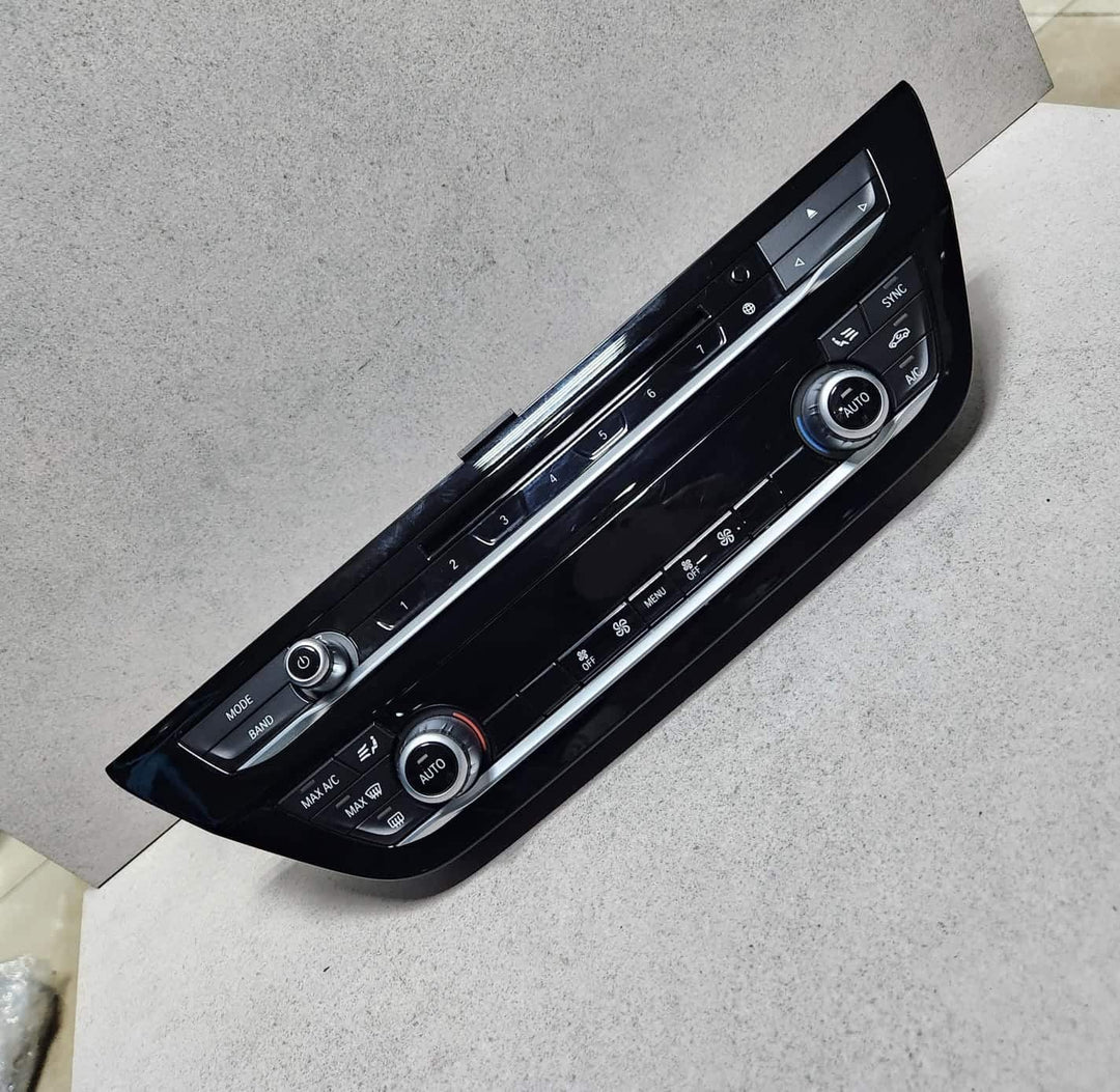 2019-2020 BMW 530e Climate Control And Audio Control Panel 7947859