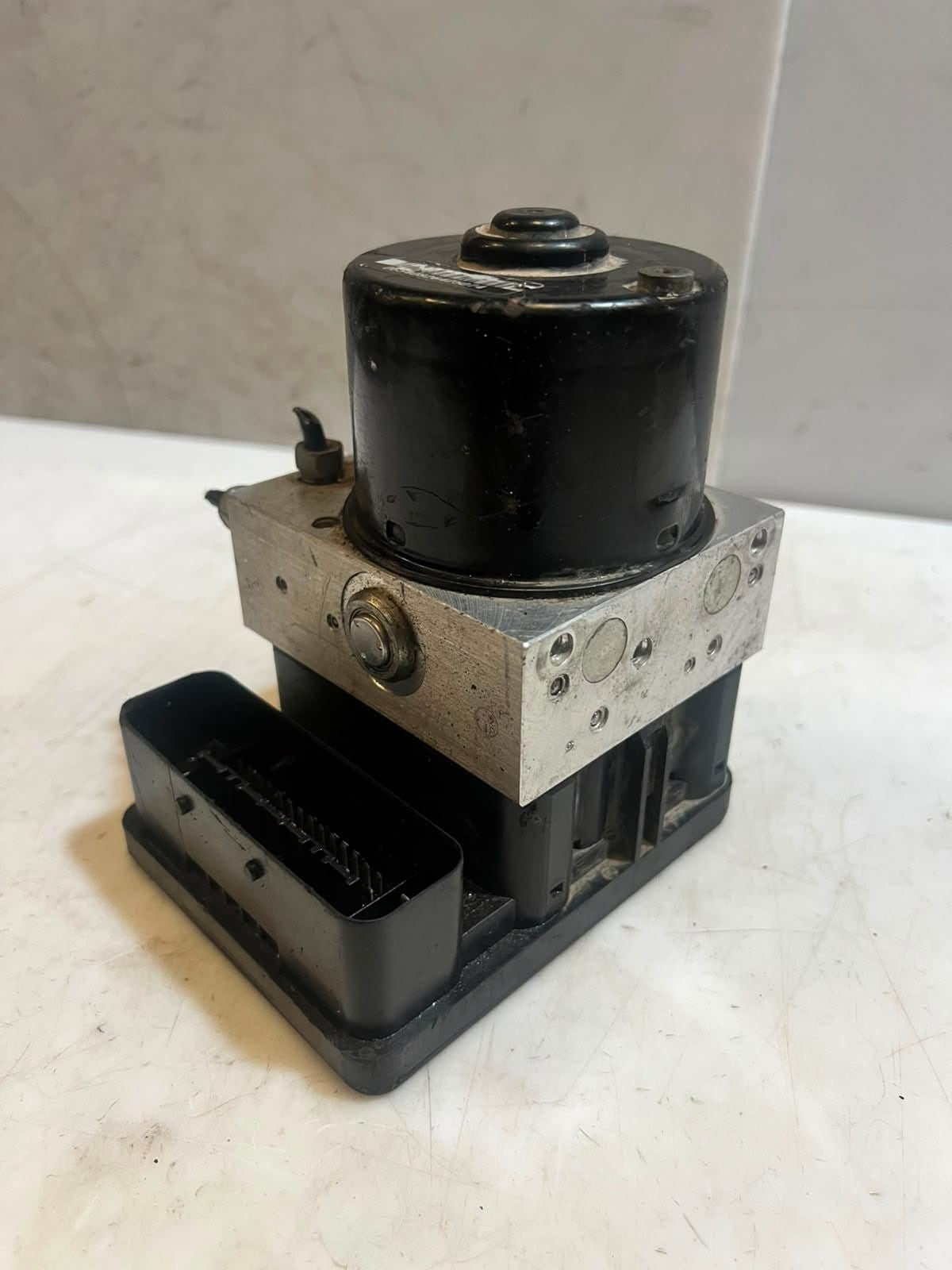 2007-2009 BMW 3 Series E90 E91 328i ABS HYDRAULIC Pump Control Module 6777159