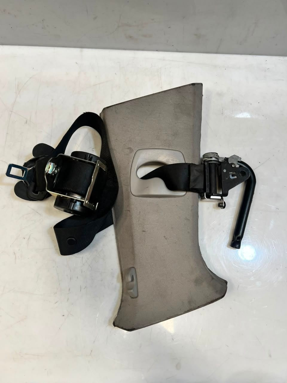 2009-2017 BMW 5 Series F10 F11 Front Right Seat Belt 610126200C OEM