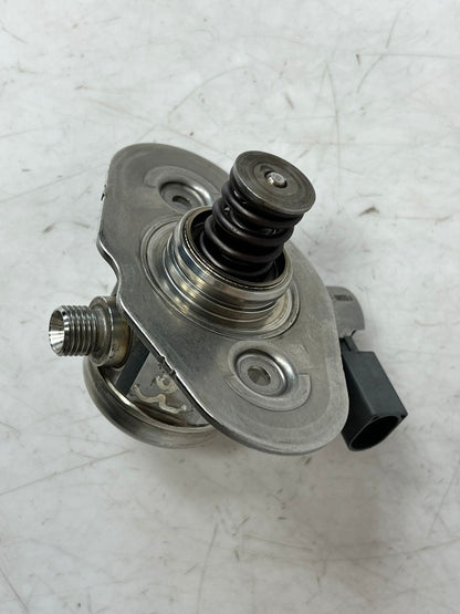 2013-2018 BMW 650i N63 X5 X6 M5 550I xDrive High Pressure Fuel Pump 7599865 OEM