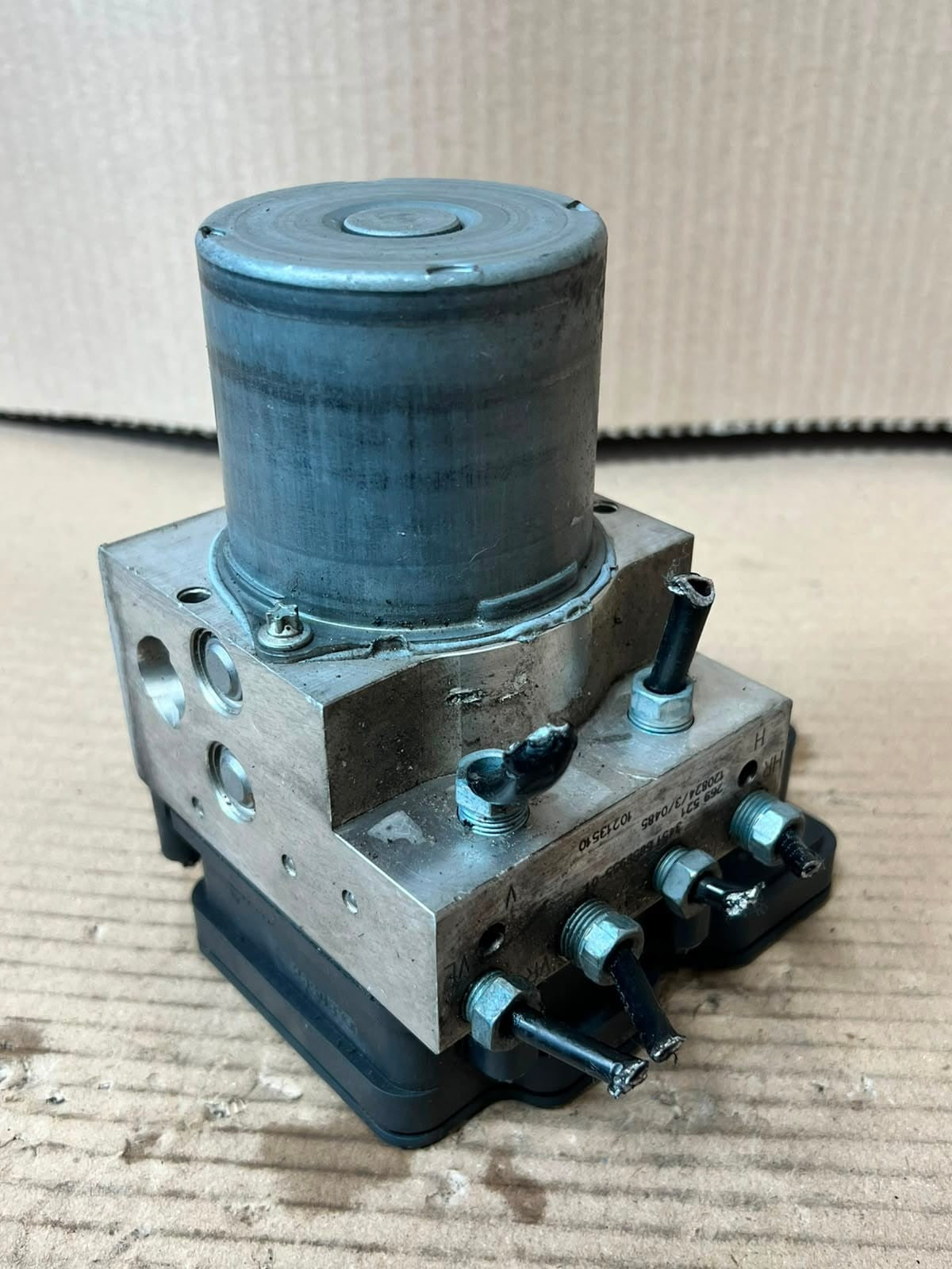 2012-2016 BMW F10 F11 F01 F13 535i ABS Pump Anti-Lock Brake Module 6853400