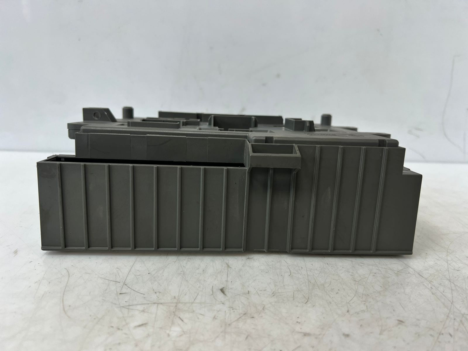 2007-2013 BMW 328i E90 E91 E92 E84 Front Power Distribution Fuse Box 9119444 OEM
