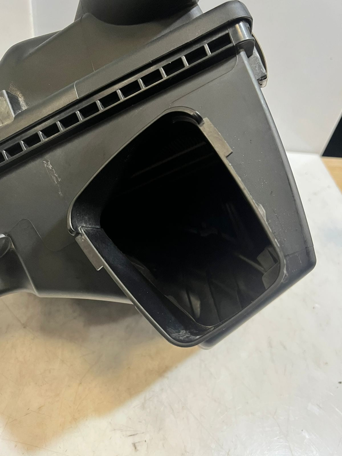 BMW 1 3 5 Series F20 F22 F30 F32 F36 B48 Air Filter Box MAHLE 8601677 OEM
