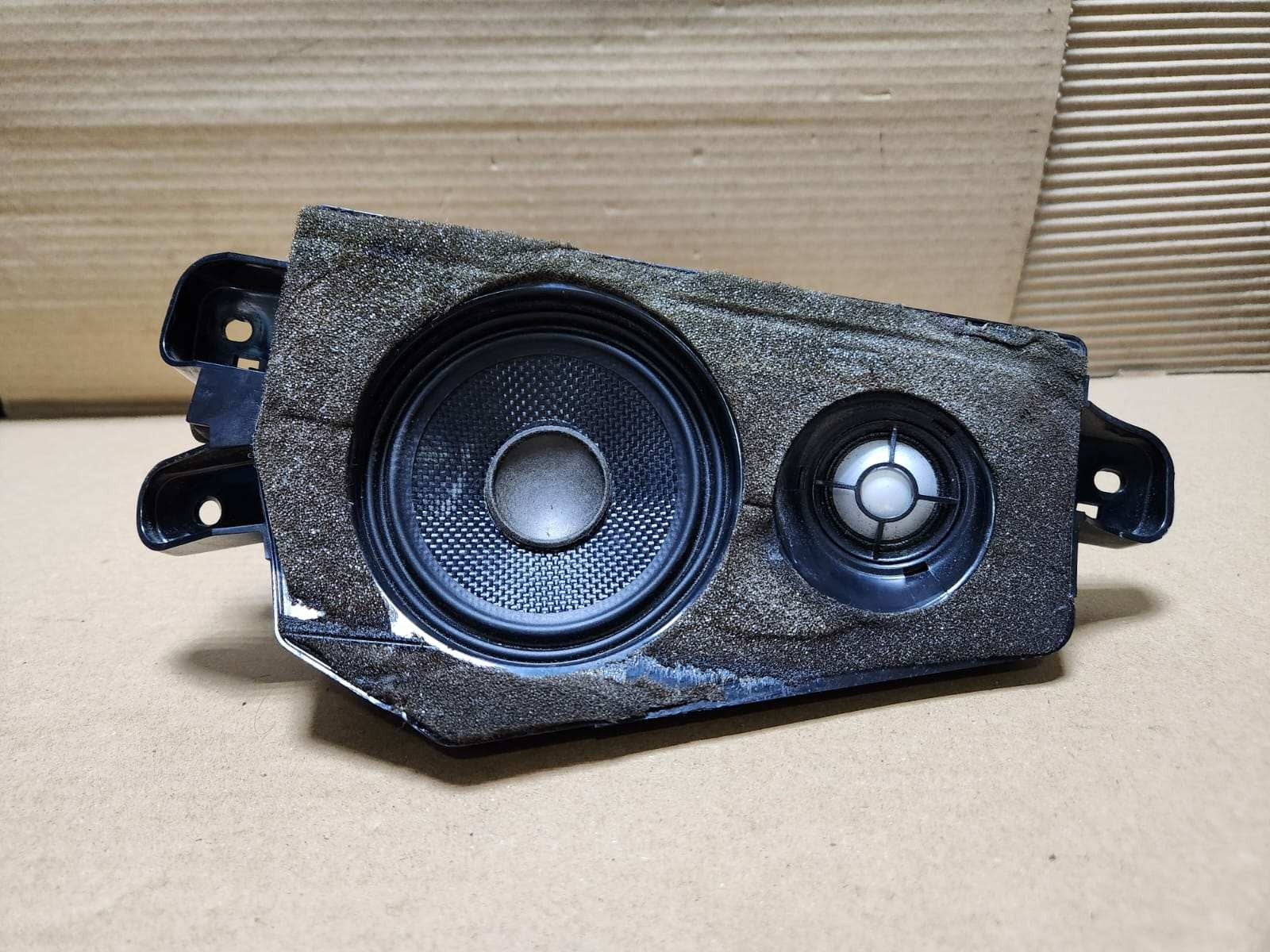 2008-2019 BMW X6 D Pillar Speaker 9211048 X6 E71 E72 rear left