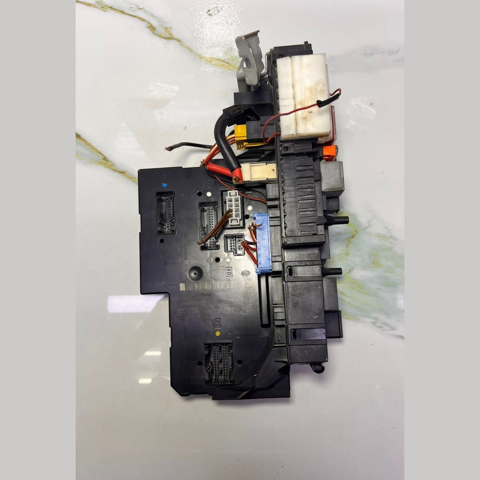 Mercedes-Benz W204 Rear Fuse Box Control Unit A 204 900 63 01