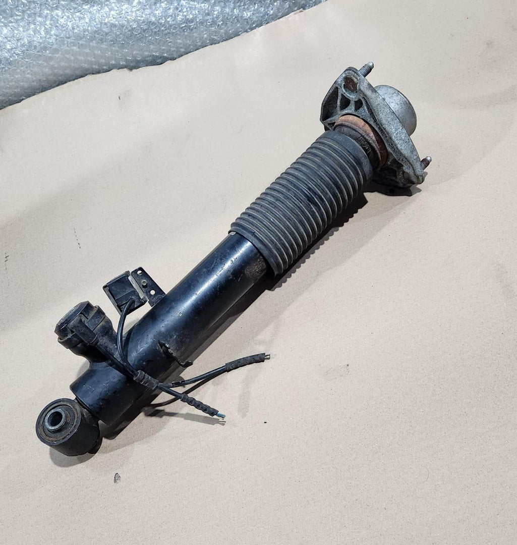 2014-2018 BMW X5 Rear Shock Absorber 6863176 X5 F15