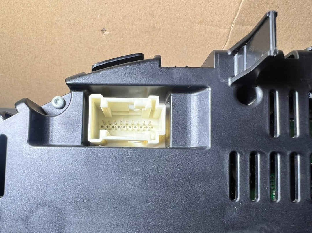 2012-2014 Mercedes-Benz W246 B-Class Instrument Cluster Speedometer A246 9006913