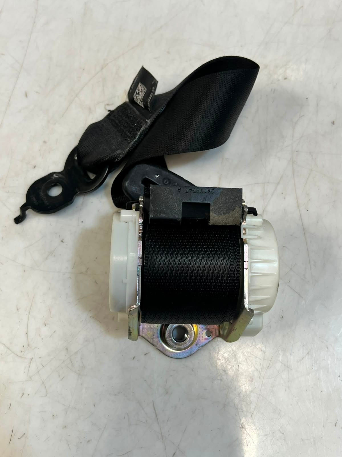 2011-2016 BMW 5 Series F10 F11 528i Rear Center Seat Belt 34093133 OEM
