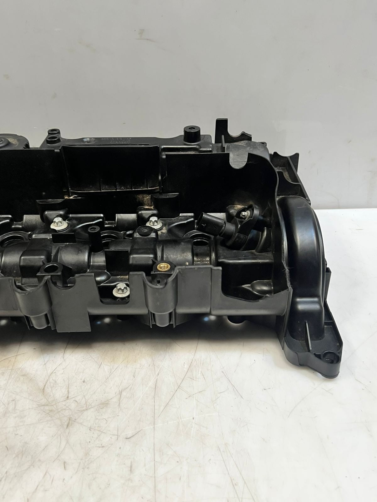 BMW F20 F22 F21 E90 E91 E92 E93 Cylinder Head Valve Cover 8589941 OEM