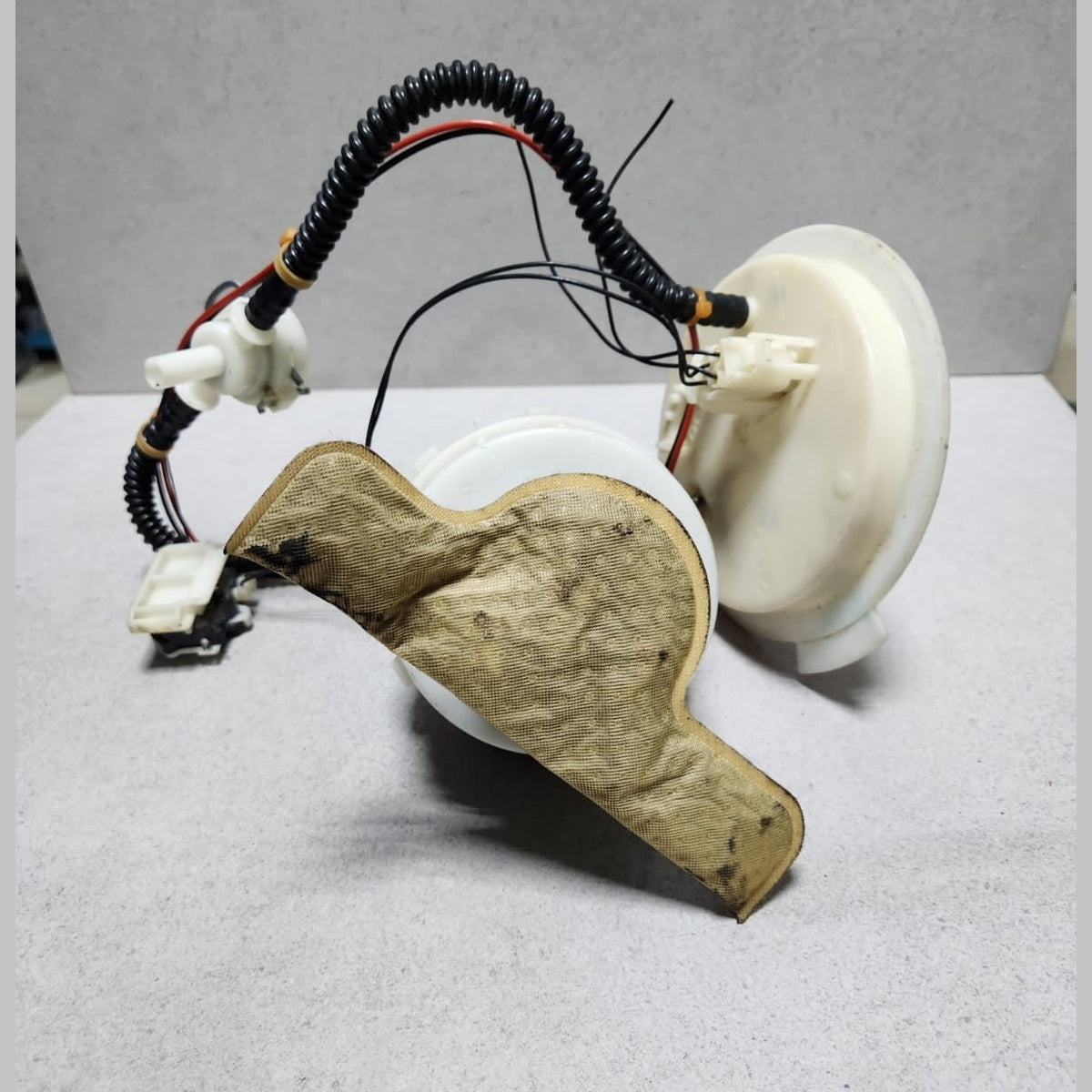 2013-2018 BMW 650i Fuel Pump 7308449 5-Series F07 F10 F11 and 6-Series F06 