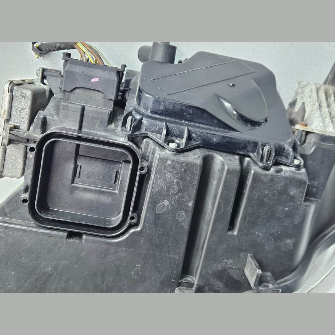 BMW 3 Series E90 E91 LCI Bi-Xenon Headlight Front Right Side ECE 7240250 OEM
