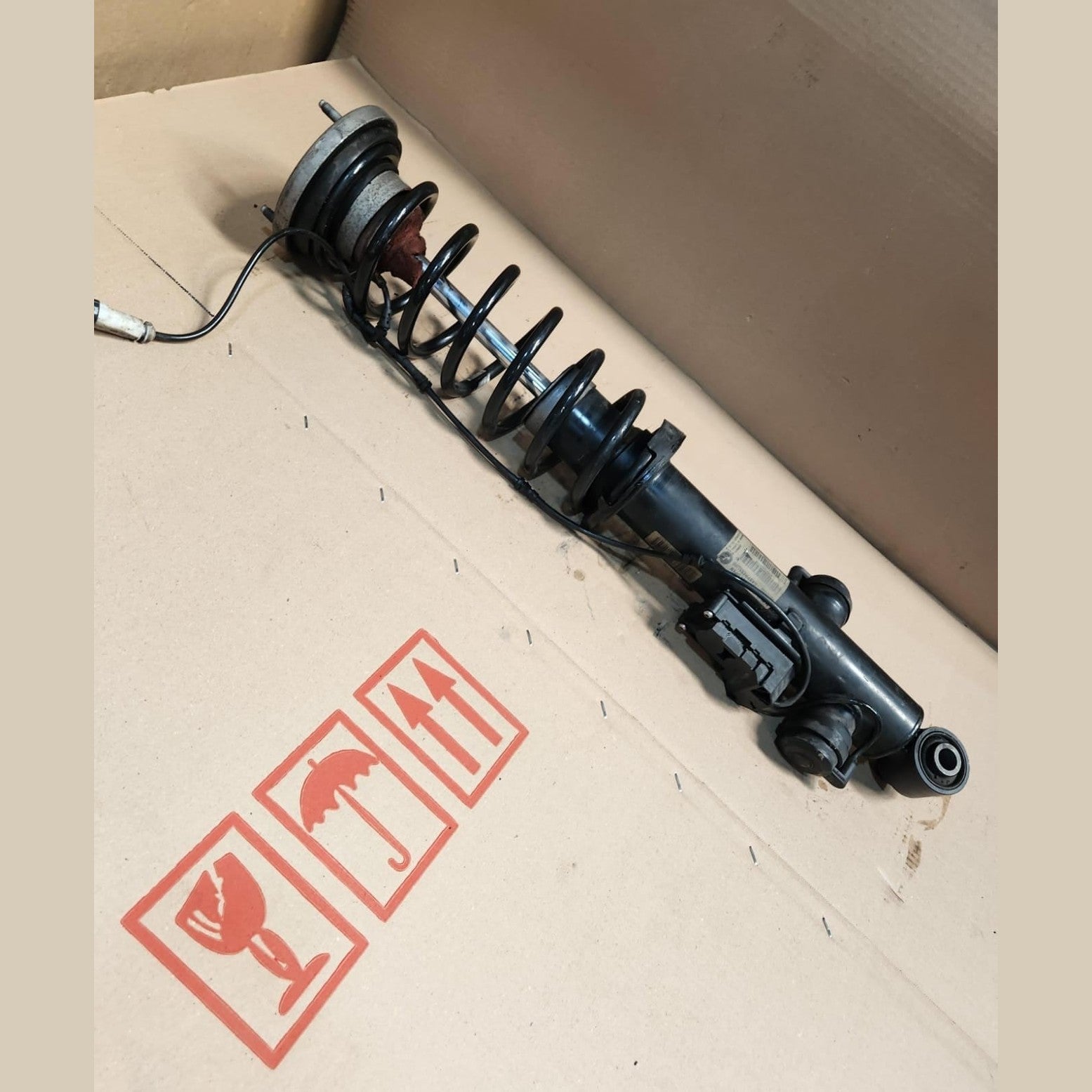 2009-2014 BMW 750i Rear Left Shock Absorber With Coil Spring 6791673 750i f02