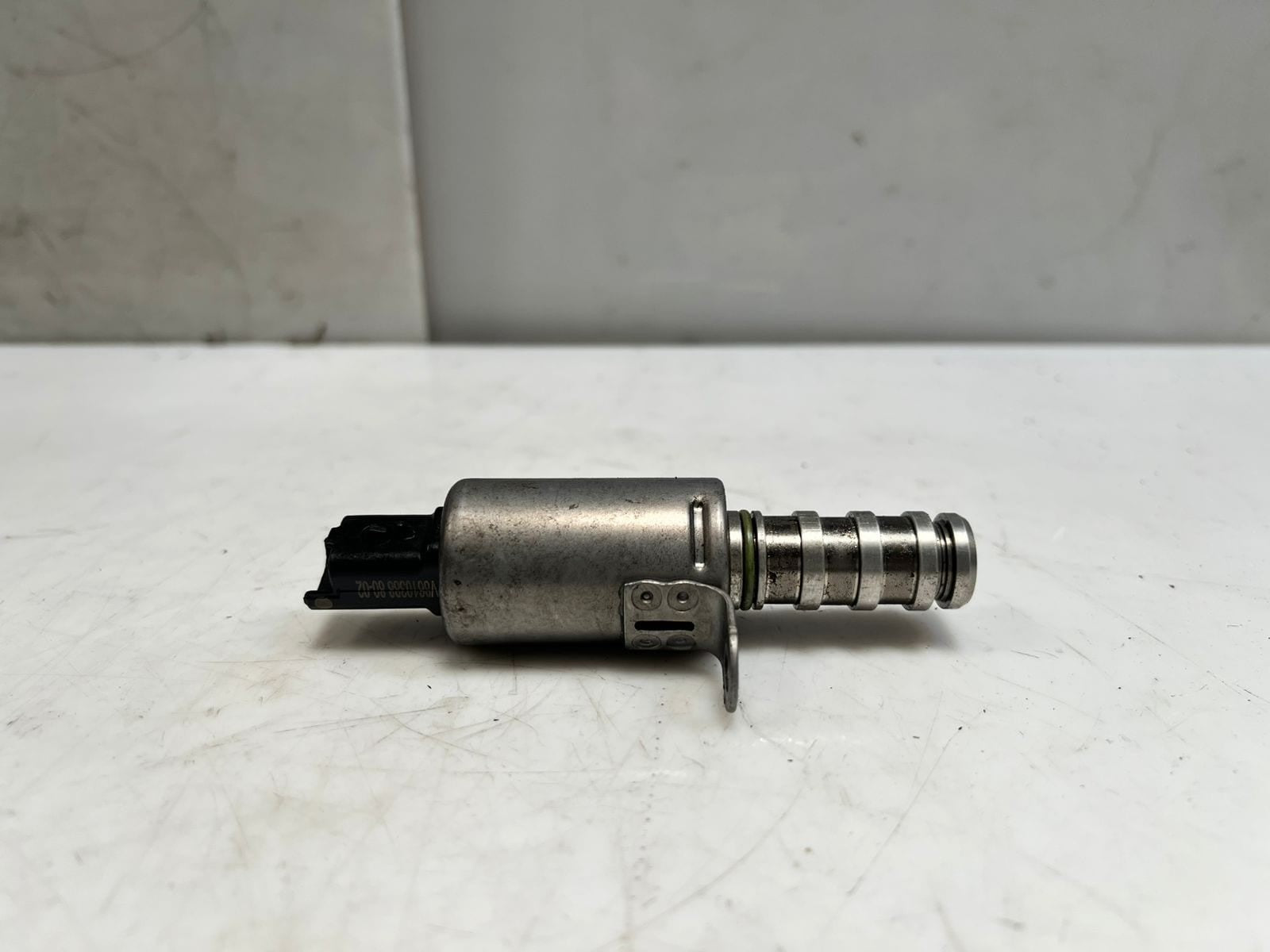 BMW R55 F20 F21 F30 F31 F35 Vanos Solenoid Valve Electric-Hydraulic 8610388 OEM