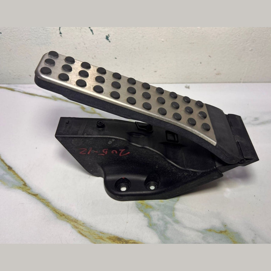 Mercedes-Benz W205 Accelerator Pedal Module A 205 300 01 04