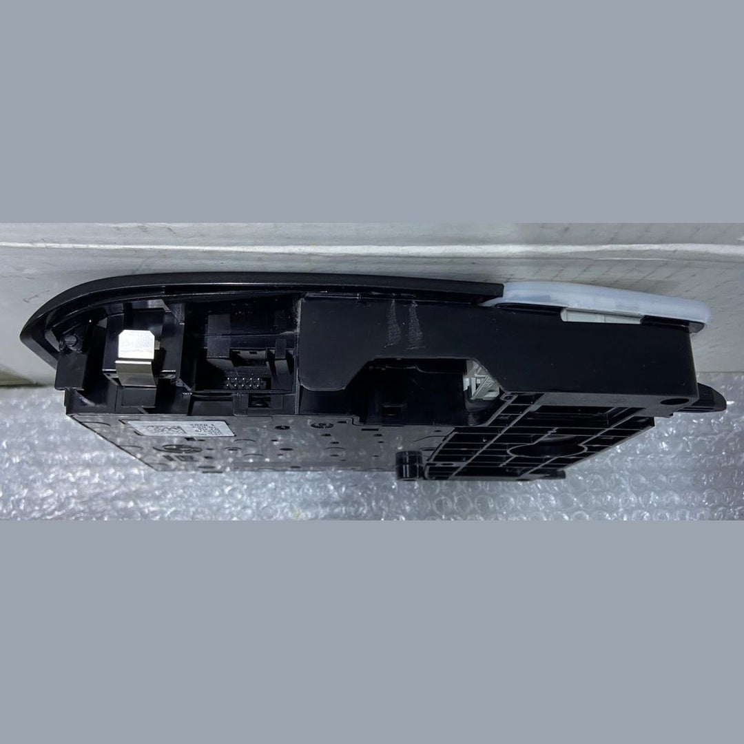 OEM BMW 2 SERIES X1 F48 FRONT ROOF READING LIGHT LAMP E1072166