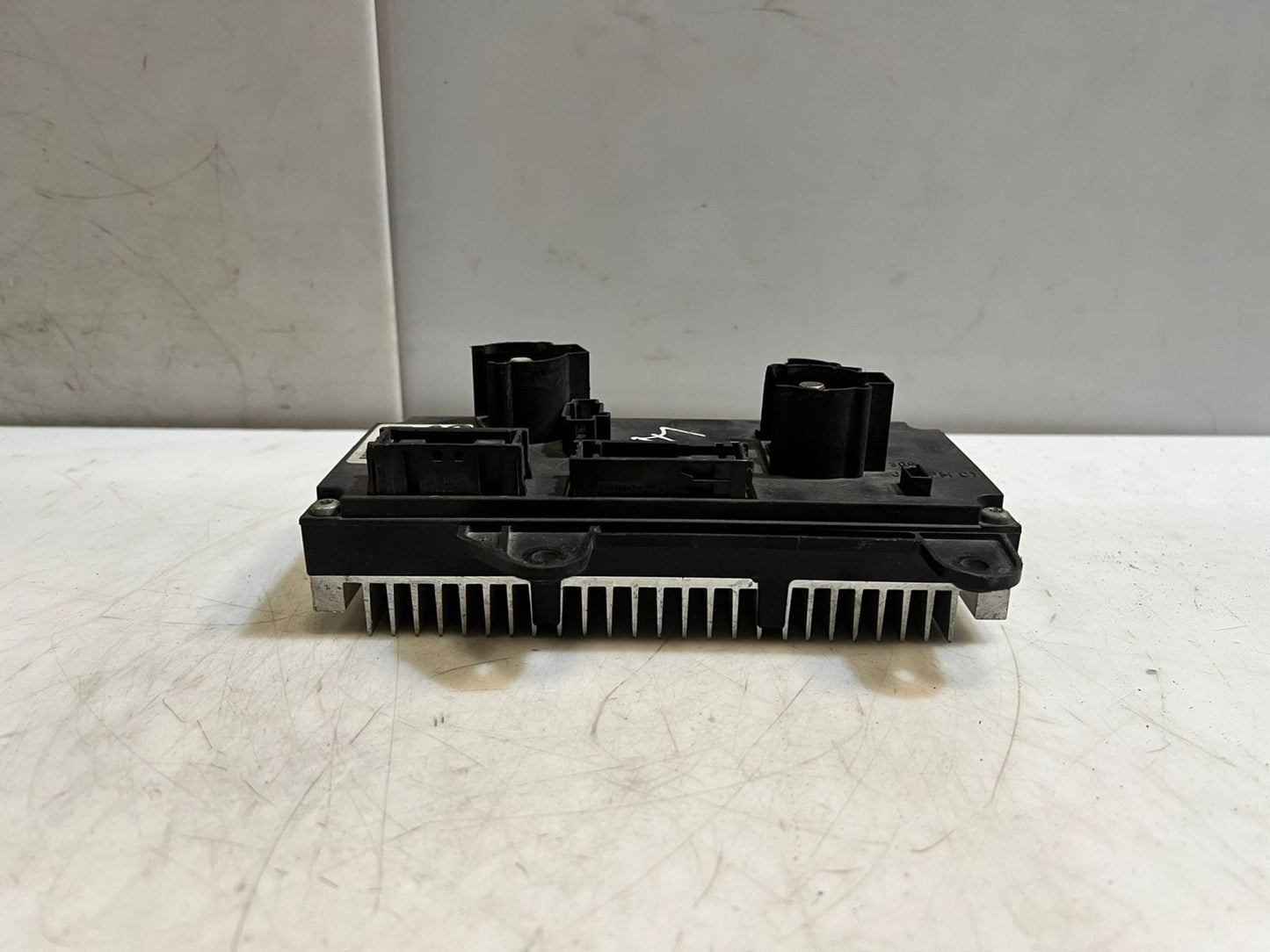 2002-2005 BMW 745i 7 Series E65 E66 POWER MODULE Body Control Module 6943489