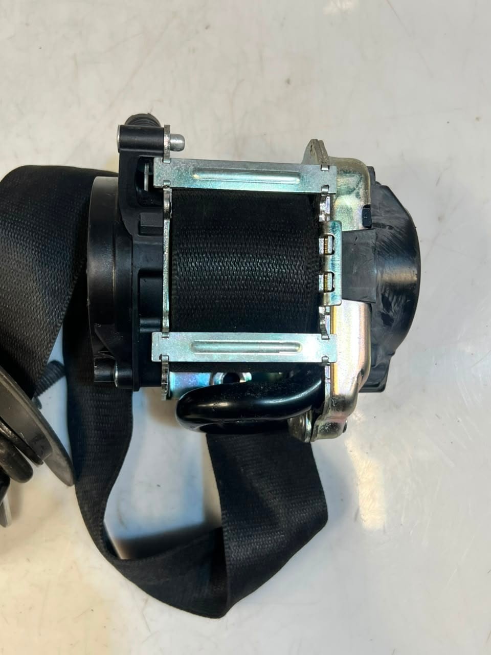  BMW X5 F15 X6 F86 Front Left Driver Seat Belt Retractor Assy 624641100F OEM