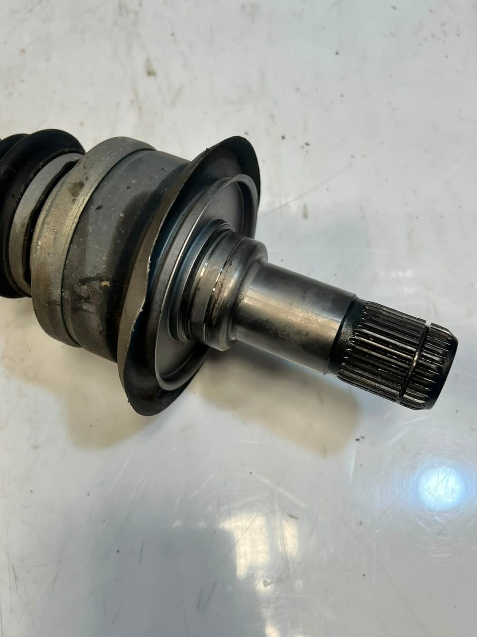 2009-2015 BMW 7 Series F02 F03 F04 F06 F12 750i Rear Left Axle Shaft 7566087