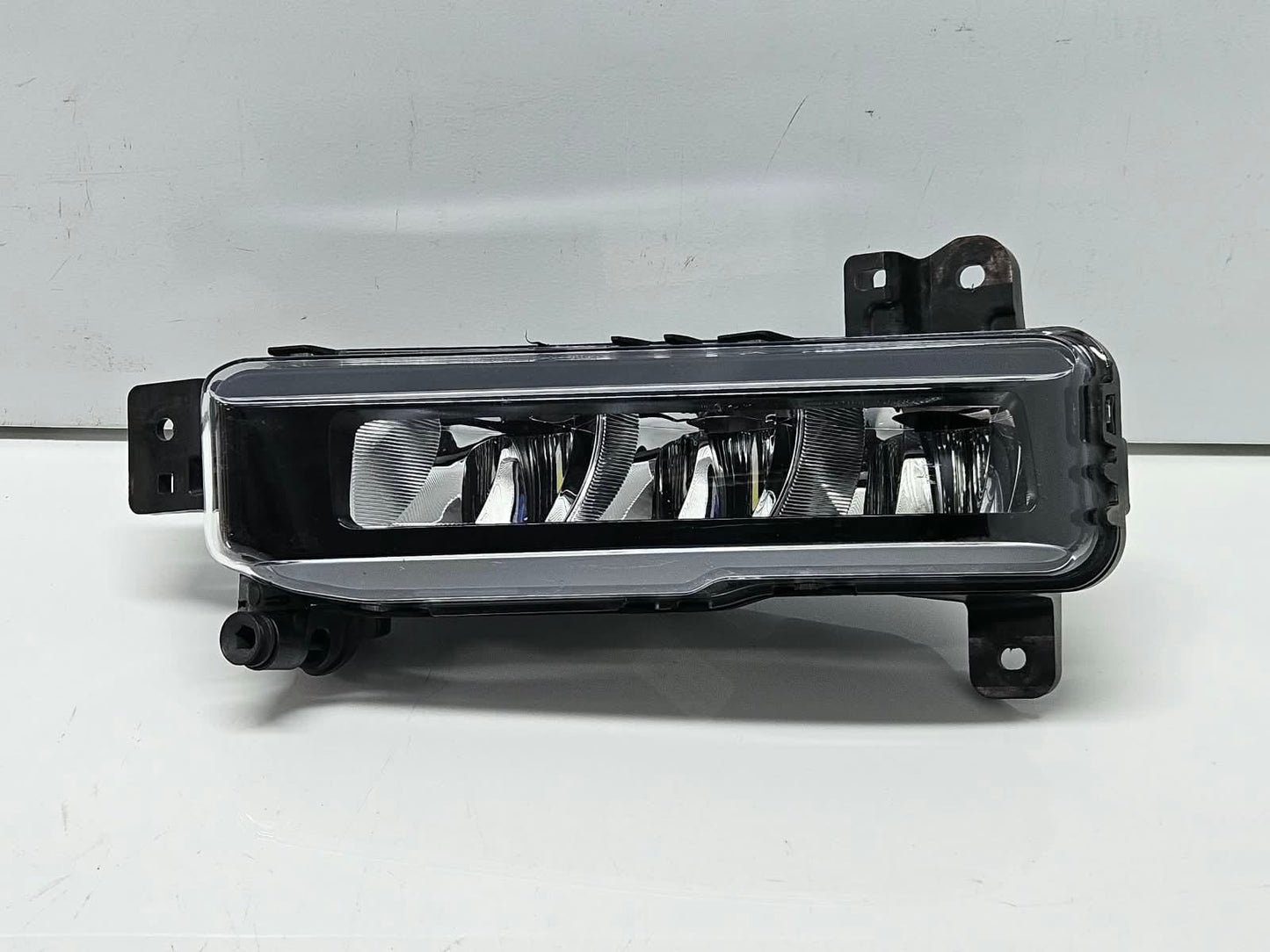 8089525-2018-2022 BMW X5 G05 B57 RHD Front  Left Fog Light OEM