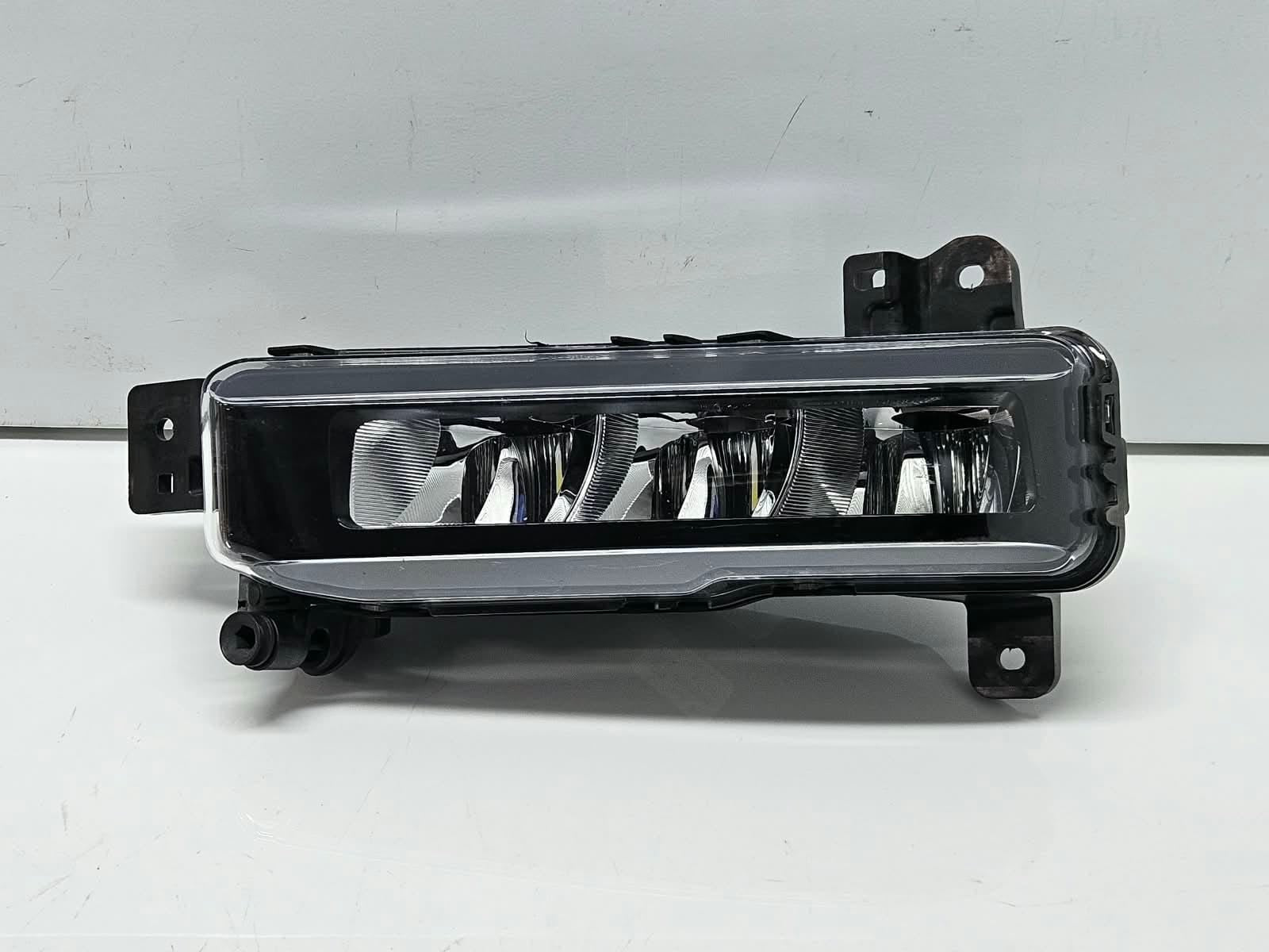 8089525-2018-2022 BMW X5 G05 B57 RHD Front  Left Fog Light OEM
