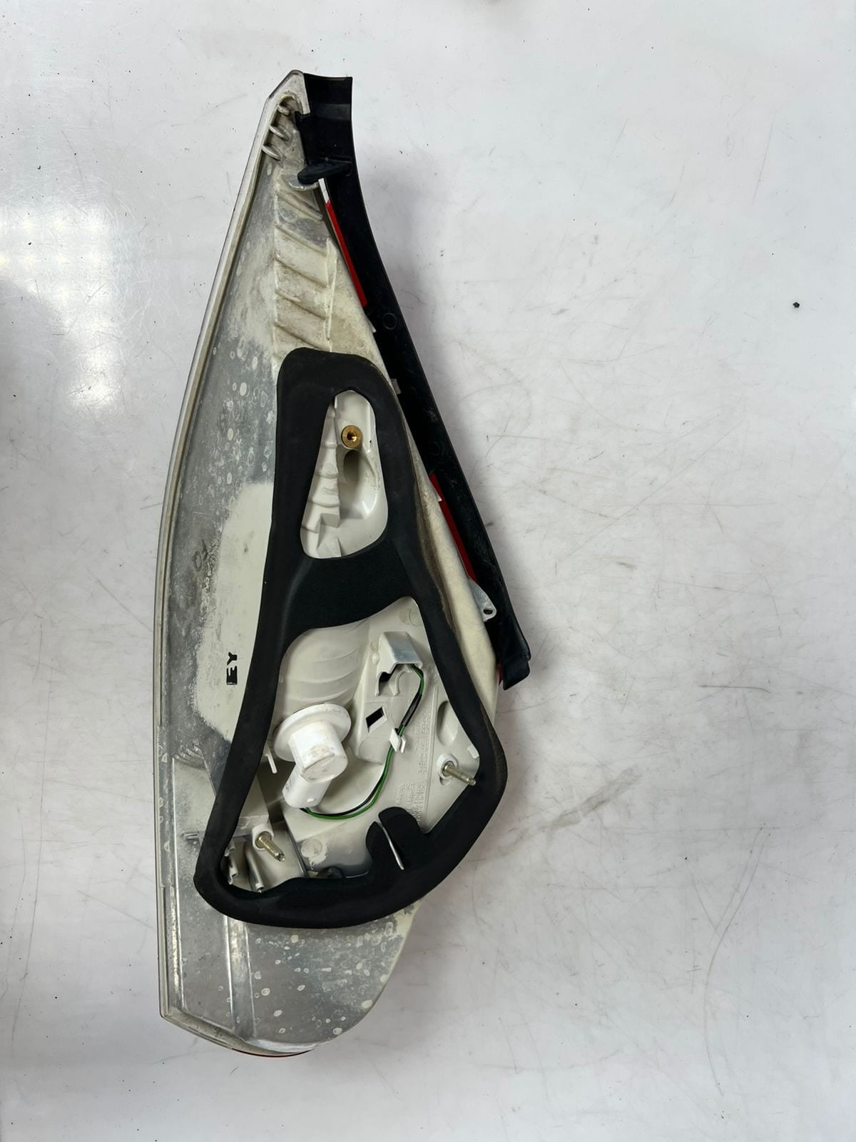 2004-2005 BMW 645Ci E63 E64 640i, 645Ci 650i M6 LEFT SIDE Tail Light 7170975 OEM