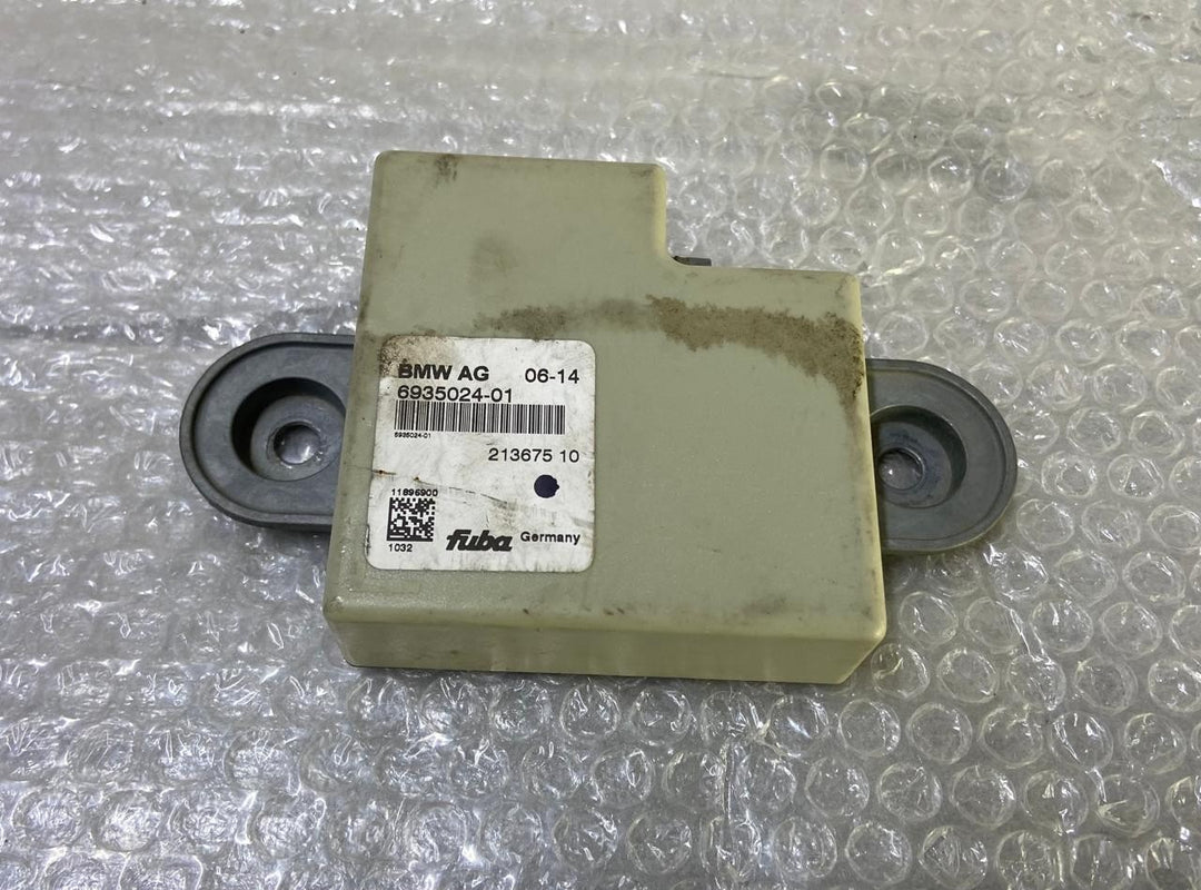 OEM BMW X5 E70 Radio Antenna Amplifier Control Module Unit 6935024