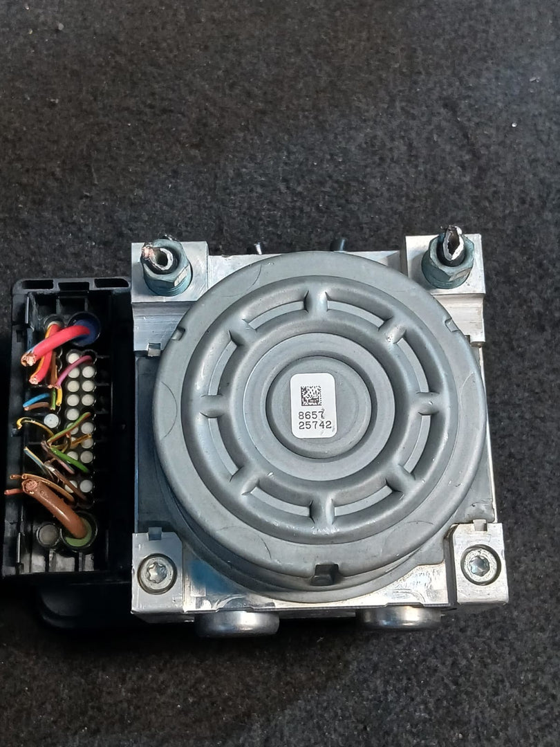 OEM BMW F30 F32 F22 F23 ABS DSC Hydraulic Pump Control Module 6868638