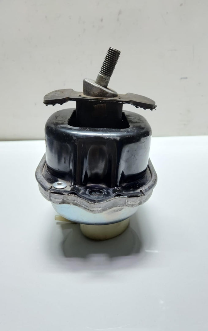 2013-2018 BMW X5 Right Engine Mount 6864336 X5 F15 OEM